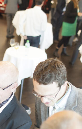 Management geteilter Mikromobilität: Von freefloating zu stationsgebunden? 